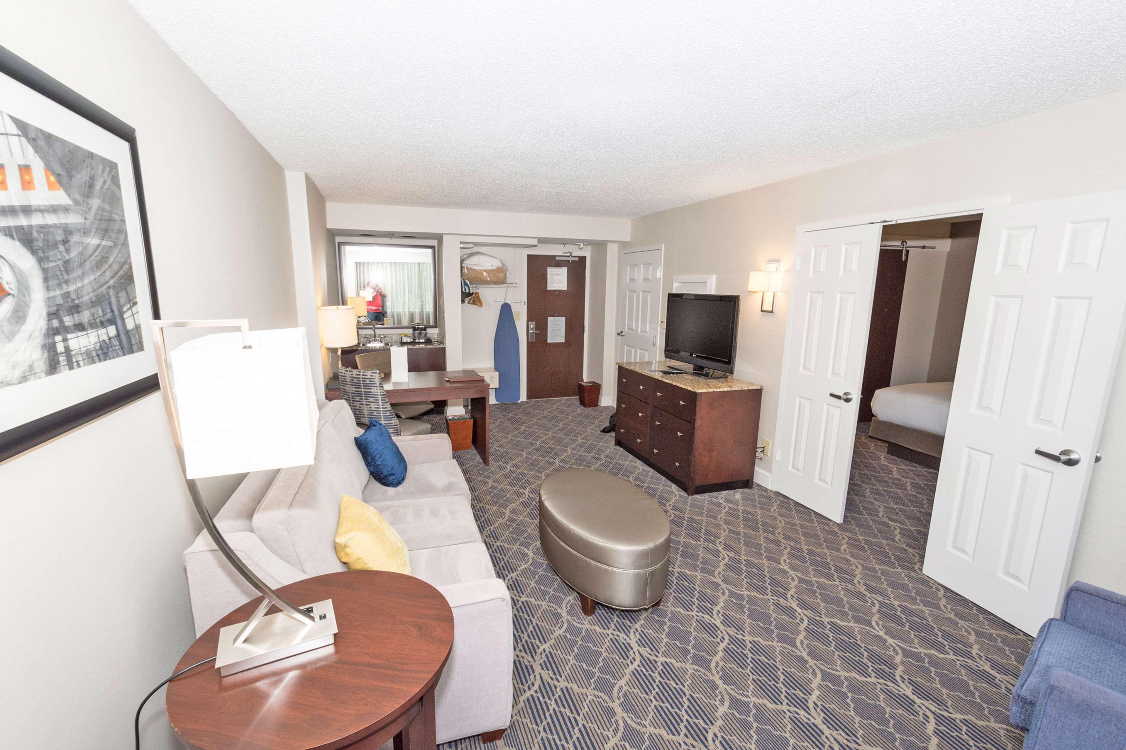 Doubletree Suites By Hilton At The Battery Atlanta Smyrna Extérieur photo