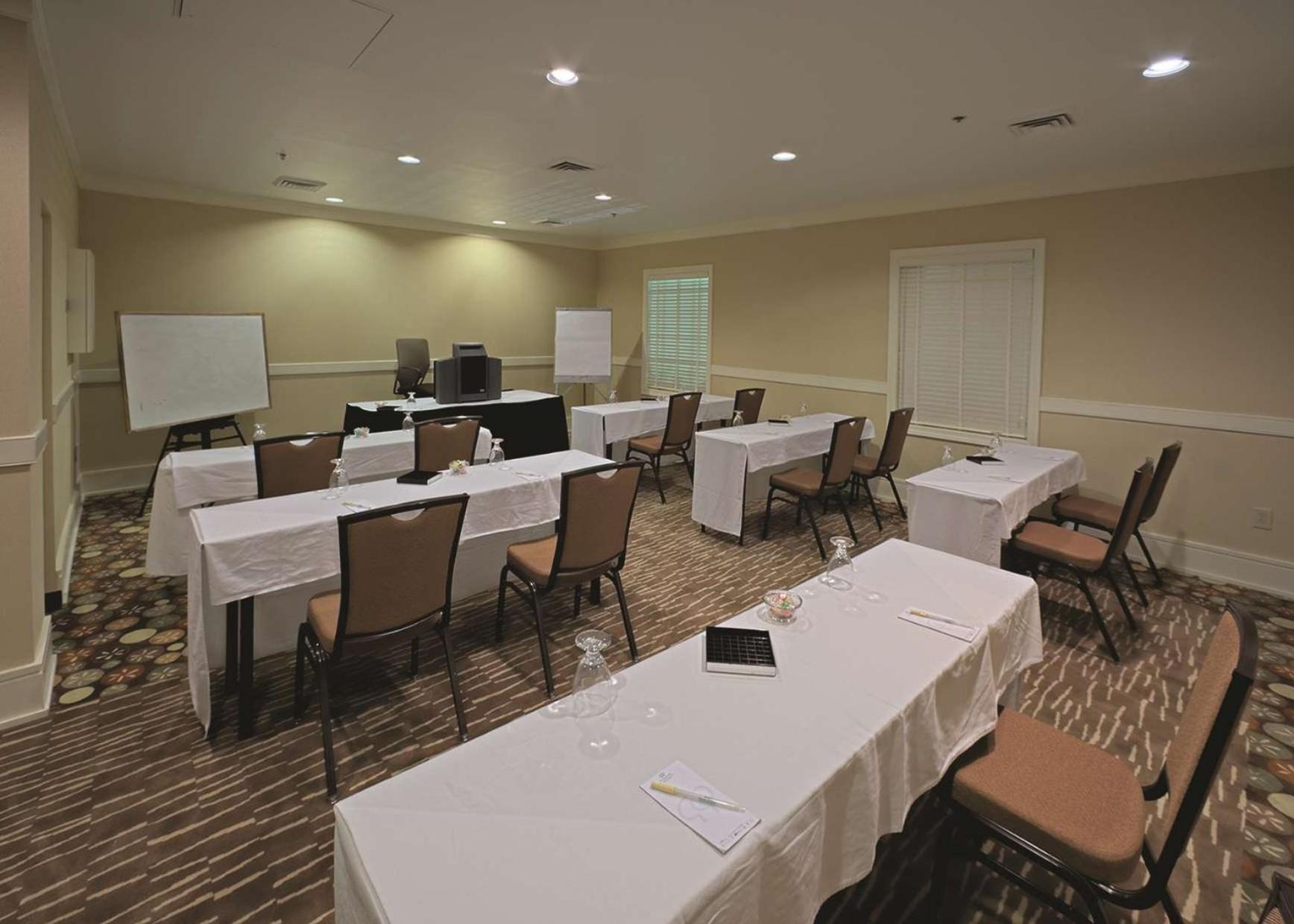 Doubletree Suites By Hilton At The Battery Atlanta Smyrna Extérieur photo