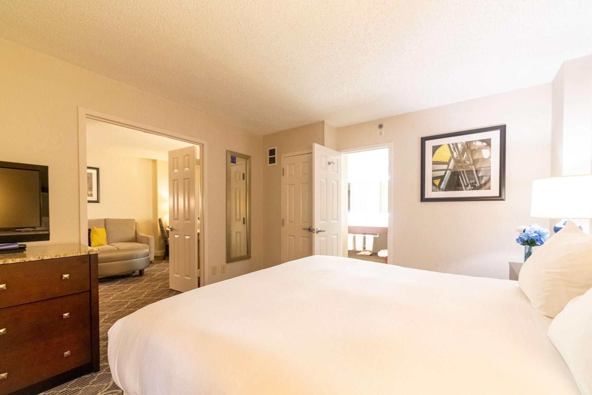 Doubletree Suites By Hilton At The Battery Atlanta Smyrna Extérieur photo